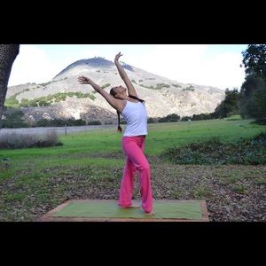 Booty flattering hot pink yoga/workout pants